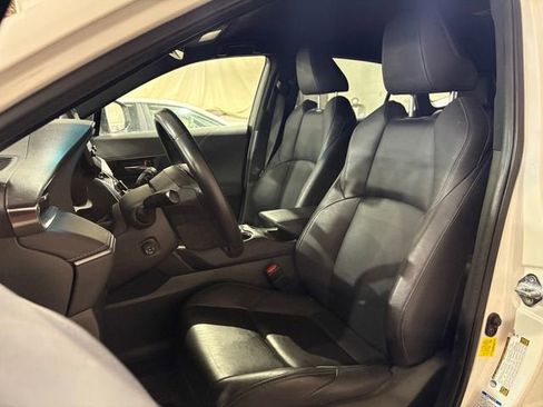 Certified 2022 Toyota Venza XLE image 5