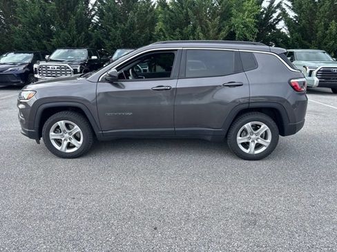 Used 2023 Jeep Compass Latitude w/ Convenience Group AWD/4WD image 5
