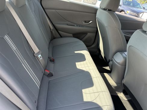 Used 2023 Hyundai Elantra SEL FWD image 7