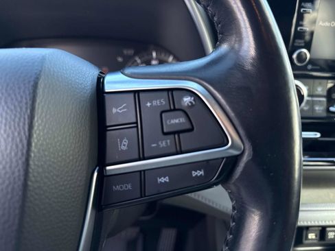 Used 2021 Toyota Highlander XLE image 27