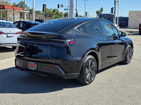 Used 2026 Tesla Model Y 2WD image 5