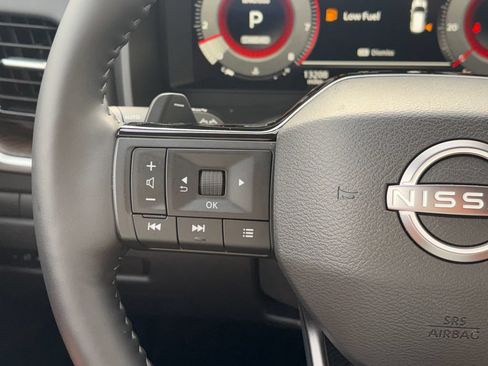 Used 2025 Nissan Rogue Platinum w/ Platinum Premium Package FWD image 11