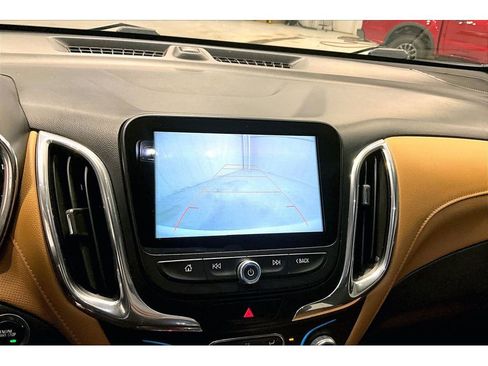 Used 2018 Chevrolet Equinox Premier image 22