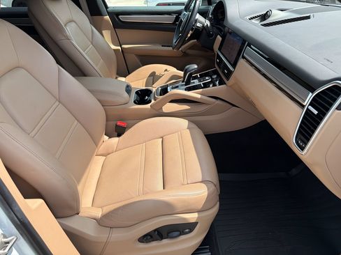 Certified 2022 Porsche Cayenne Platinum Edition AWD/4WD image 25