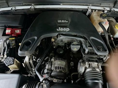 Used 2019 Jeep Wrangler Unlimited Sport S image 29