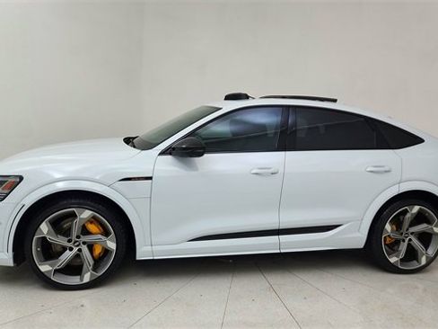 Used 2023 Audi e-tron S Prestige w/ Prestige Package image 3