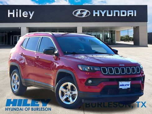Used 2023 Jeep Compass Latitude w/ Convenience Group image 2