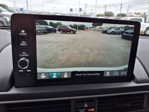 Used 2024 Honda Pilot Touring image 14