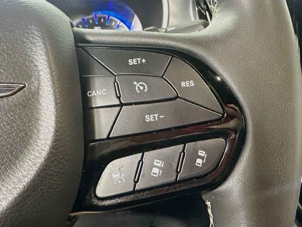 Used 2025 Chrysler Pacifica Limited FWD image 26