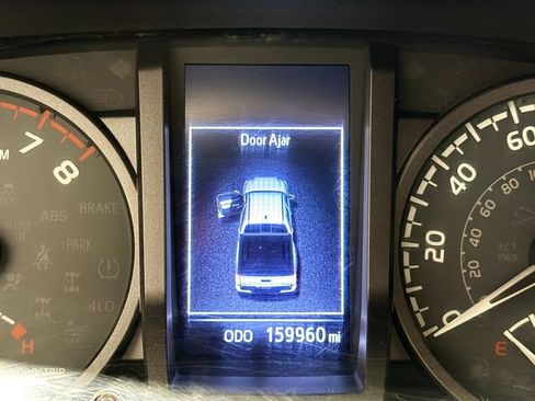 Used 2018 Toyota Tacoma TRD Sport AWD/4WD image 10
