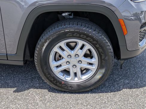 Certified 2024 Jeep Grand Cherokee Laredo w/ Trailer Tow Package AWD/4WD image 10