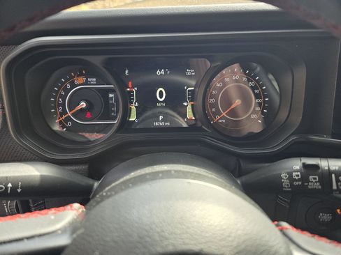 Used 2025 Jeep Wrangler Unlimited Rubicon w/ Convenience Group image 10