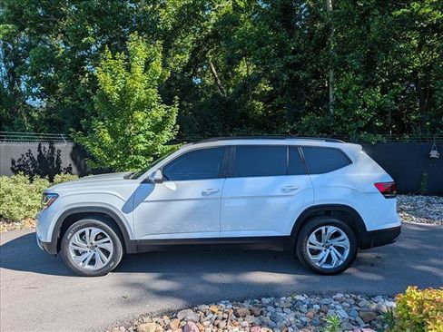Used 2023 Volkswagen Atlas SE w/ Panoramic Sunroof Package FWD image 2