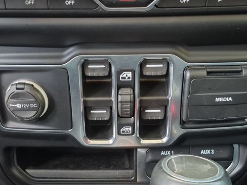 Used 2021 Jeep Wrangler Unlimited Sahara AWD/4WD image 21