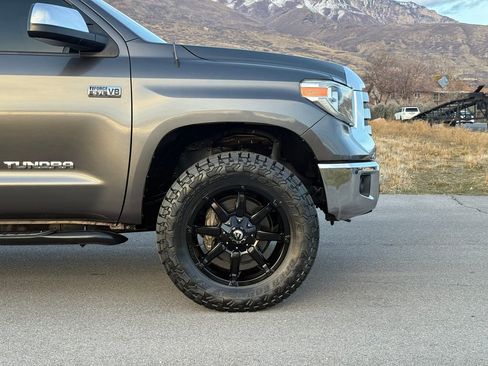 Used 2018 Toyota Tundra Limited w/ Limited Premium Package AWD/4WD image 3