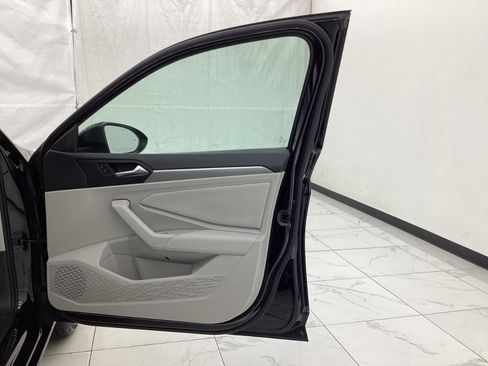 Used 2020 Volkswagen Jetta SE w/ SE Cold Weather Package image 19