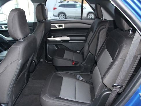 Used 2022 Ford Explorer XLT image 30