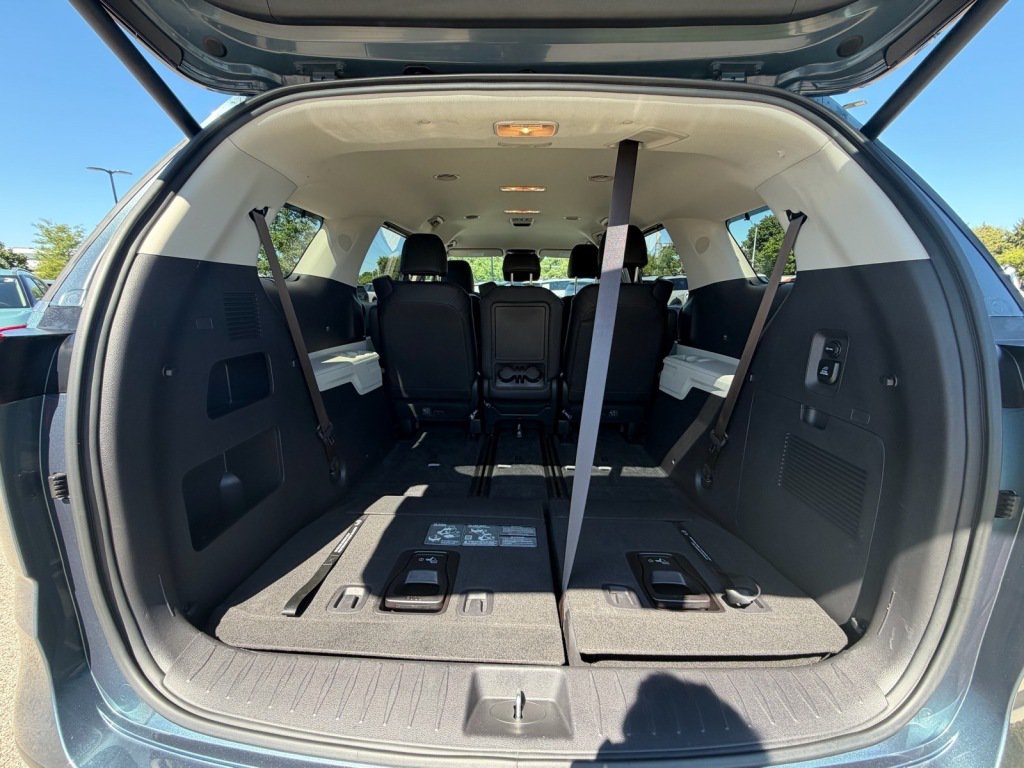 Used 2024 Kia Carnival SX FWD image 6