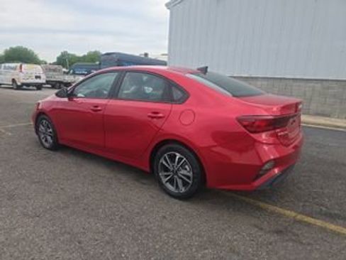 Used 2023 Kia Forte LXS FWD image 3