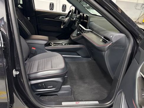 Used 2025 Ford Explorer ST-Line image 5
