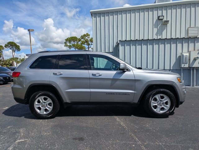Certified 2017 Jeep Grand Cherokee Laredo w/ Quick Order Package 23E AWD/4WD image 3