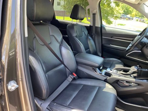 Used 2025 Kia Telluride S AWD/4WD image 32
