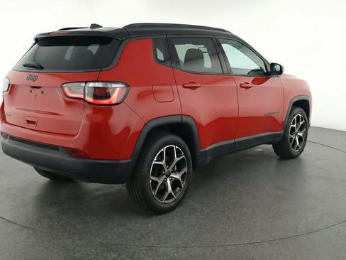 Used 2025 Jeep Compass Limited AWD/4WD image 9