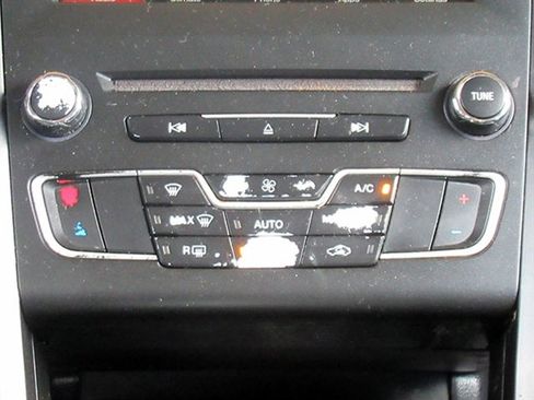 Used 2018 Ford Fusion SE w/ Equipment Group 201A FWD image 26