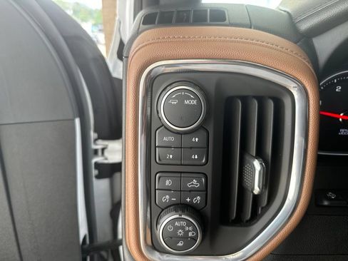 Used 2023 Chevrolet Silverado 2500 High Country w/ Z71 Off-Road Package AWD/4WD image 14