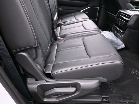 New 2026 Jeep Grand Wagoneer L 2WD image 33