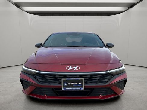 Used 2025 Hyundai Elantra Sport image 2