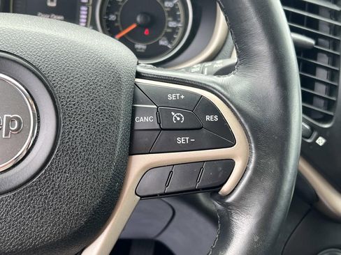 Used 2015 Jeep Cherokee Latitude w/ Comfort/Convenience Group image 26