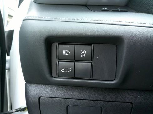 Used 2023 Toyota Highlander LE image 18