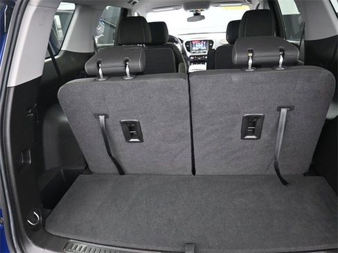 Used 2023 GMC Acadia SLE w/ Driver Convenience Package image 25