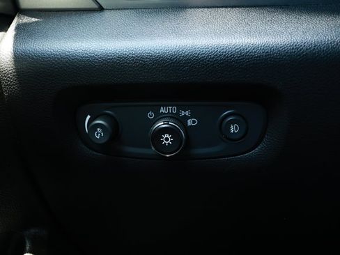 Used 2019 Chevrolet Traverse LT FWD image 15