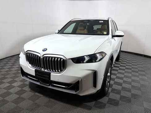 Used 2024 BMW X5 xDrive40i w/ Parking Assistance Package AWD/4WD image 3
