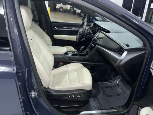 Certified 2025 Cadillac XT5 Sportv w/ Technology Package AWD/4WD image 12