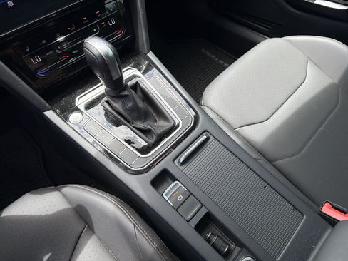 Used 2021 Volkswagen Arteon SE FWD image 20