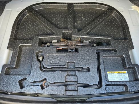 Used 2017 Toyota Camry SE image 18