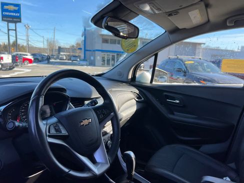 Used 2018 Chevrolet Trax LT w/ LT Convenience Package image 14