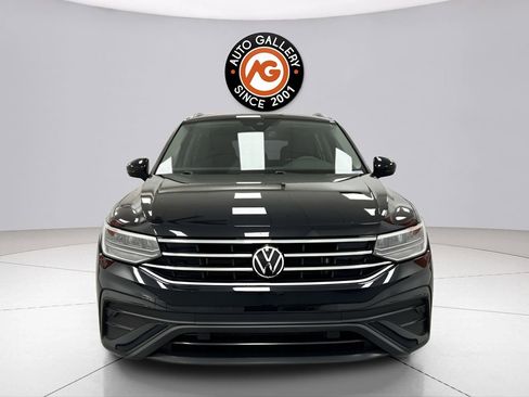 Used 2022 Volkswagen Tiguan SE image 2