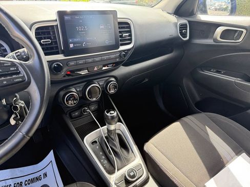 Used 2022 Hyundai Venue SEL image 22