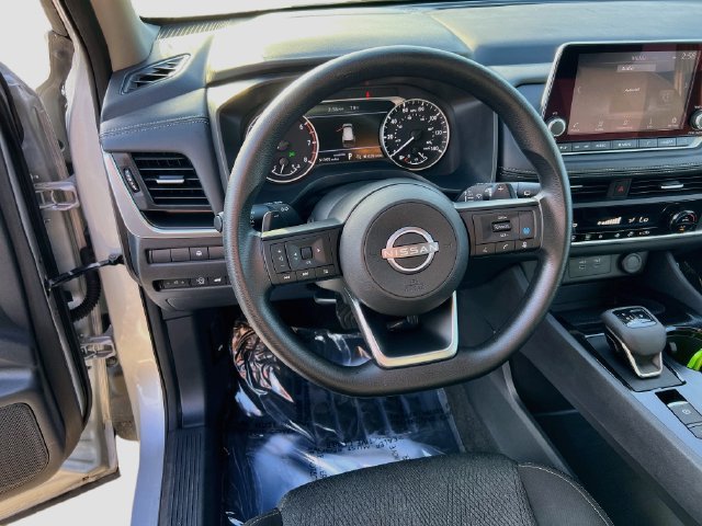 Used 2024 Nissan Rogue SV FWD image 8