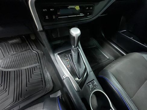 Used 2019 Toyota Corolla SE w/ SE Premium Package image 16