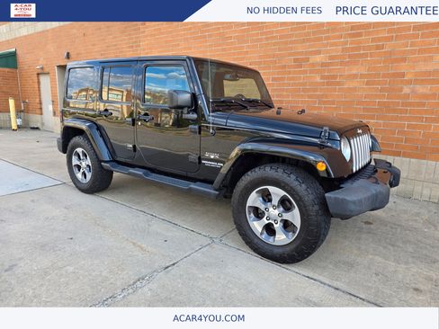 Used 2017 Jeep Wrangler Unlimited Sahara w/ Dual Top Group AWD/4WD image 3