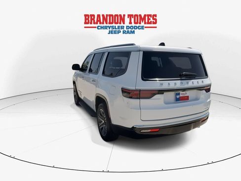 Used 2024 Jeep Wagoneer Series II w/ Flexible Seating Group RWD image 6