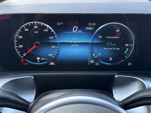 Used 2023 Mercedes-Benz GLB 250 4MATIC w/ Premium Package image 17