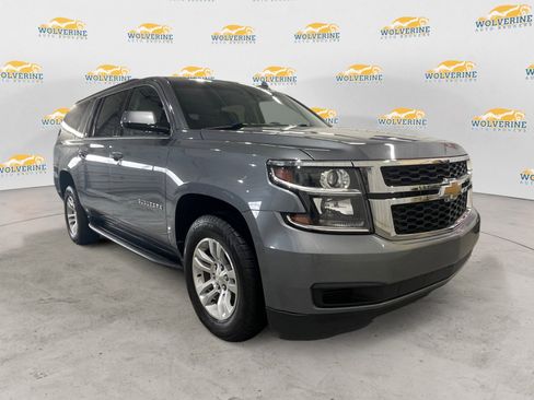 Used 2019 Chevrolet Suburban LT image 7