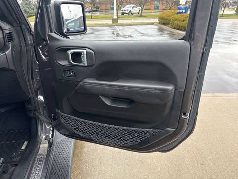 Used 2022 Jeep Wrangler Unlimited Sahara image 29