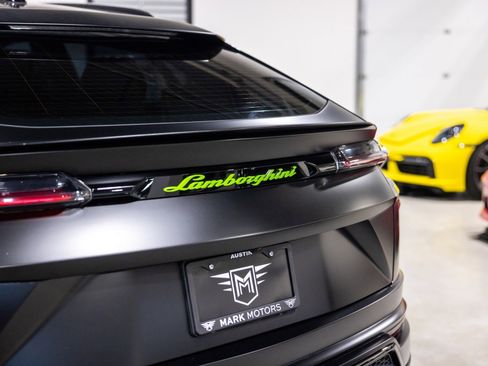 Used 2022 Lamborghini Urus AWD/4WD image 15